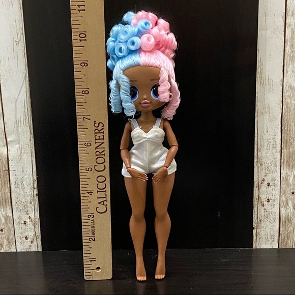 L.O.L Surprise OMG  Sweets 9" Fashion Doll - Picture 3 of 9